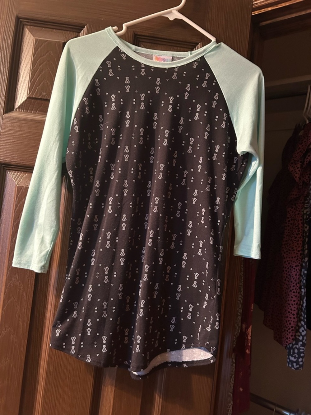 Lularoe Black Patterned 3/4 sleeves Top with Mint Green Sleeves